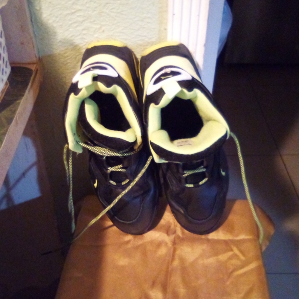 Shoes - Picture 3 of 7